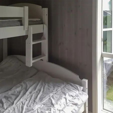 4 Bedroom Beautiful In * Færvik